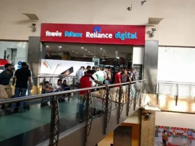 jio-line-outside-the-store-in-great-india-palace,-noida_082916104035